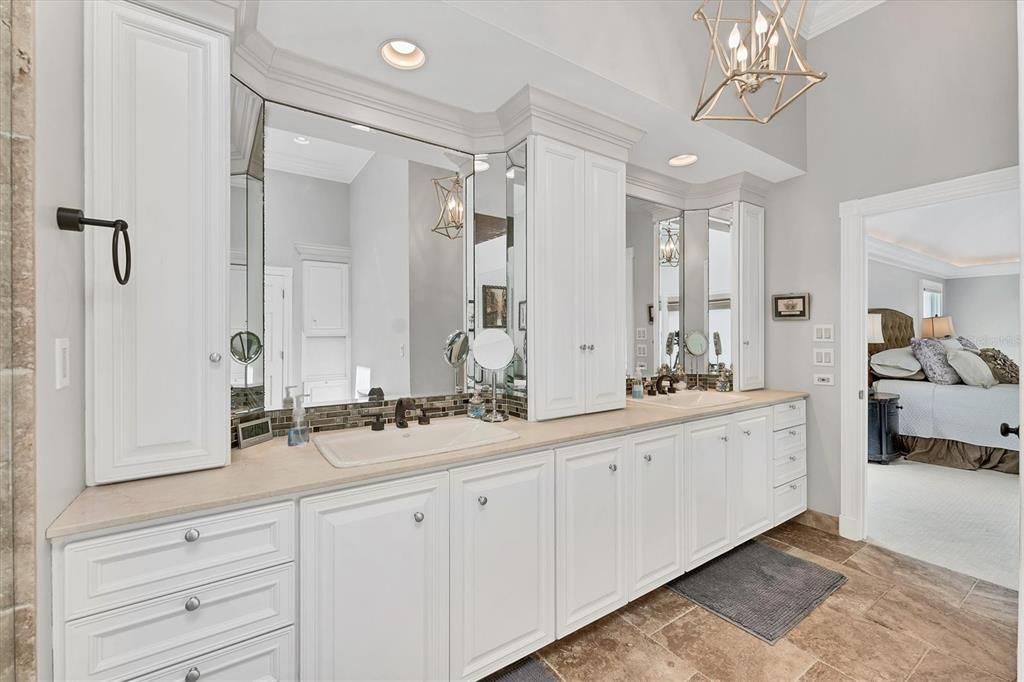 Activo con contrato: $1,795,000 (5 camas, 3 baños, 4554 Pies cuadrados)