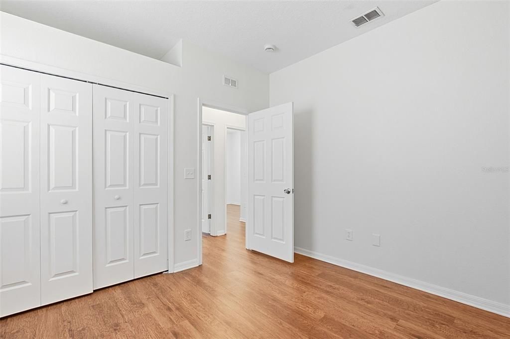 合同活跃: $284,900 (4 贝兹, 2 浴室, 1682 平方英尺)