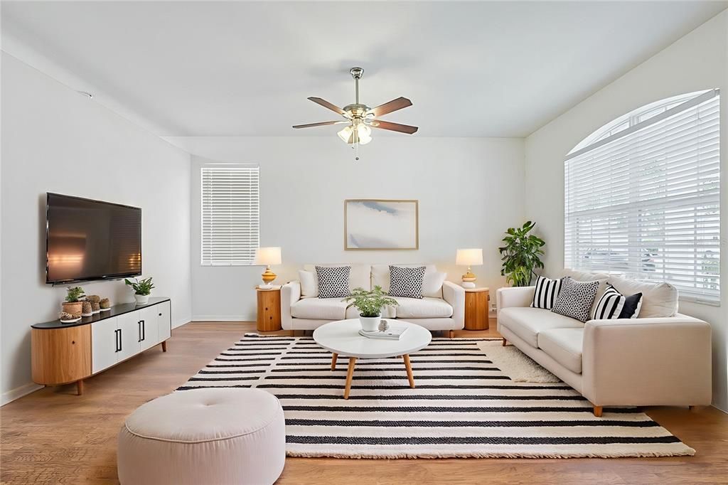 合同活跃: $284,900 (4 贝兹, 2 浴室, 1682 平方英尺)