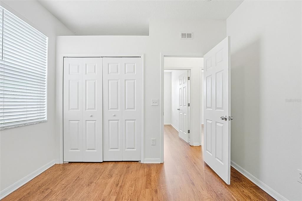 合同活跃: $284,900 (4 贝兹, 2 浴室, 1682 平方英尺)