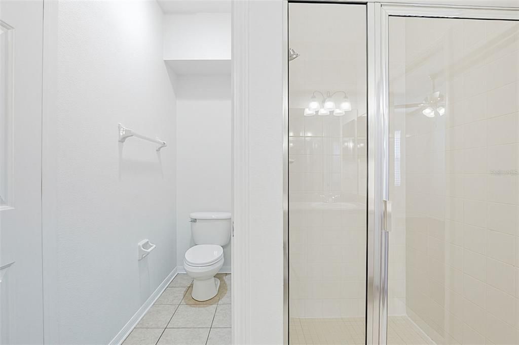 合同活跃: $284,900 (4 贝兹, 2 浴室, 1682 平方英尺)