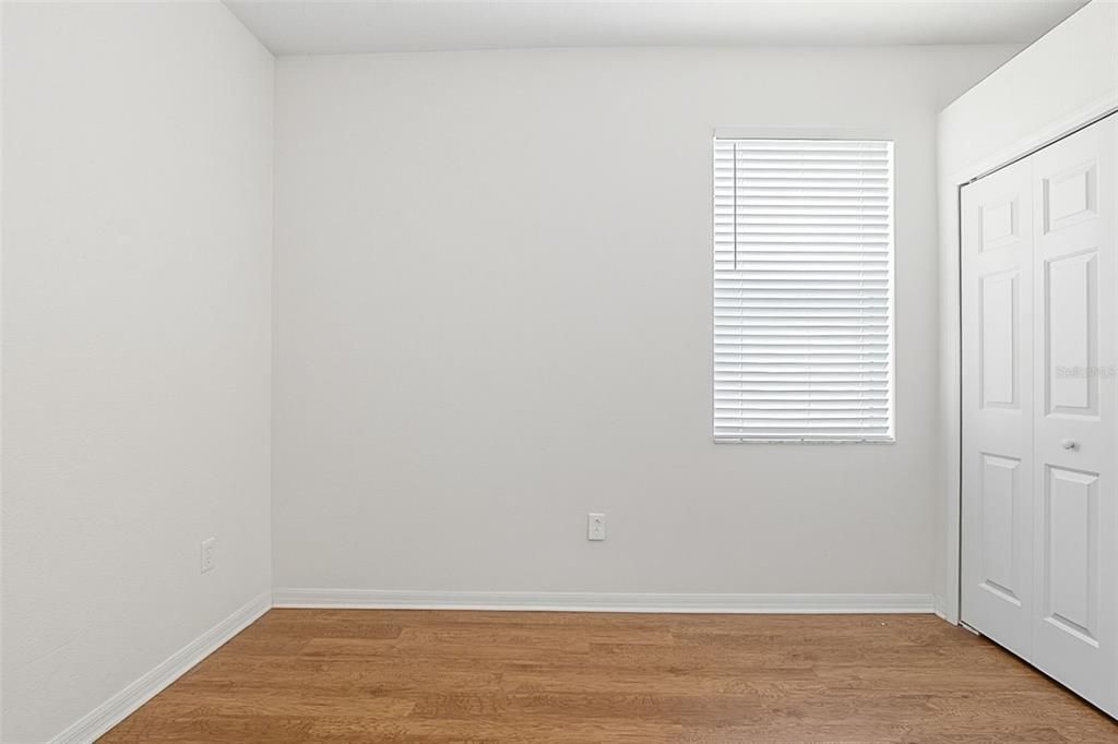 合同活跃: $284,900 (4 贝兹, 2 浴室, 1682 平方英尺)