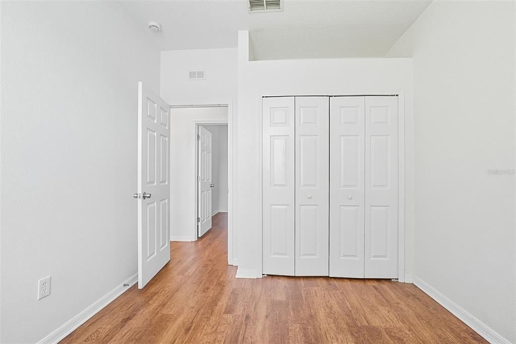 合同活跃: $284,900 (4 贝兹, 2 浴室, 1682 平方英尺)