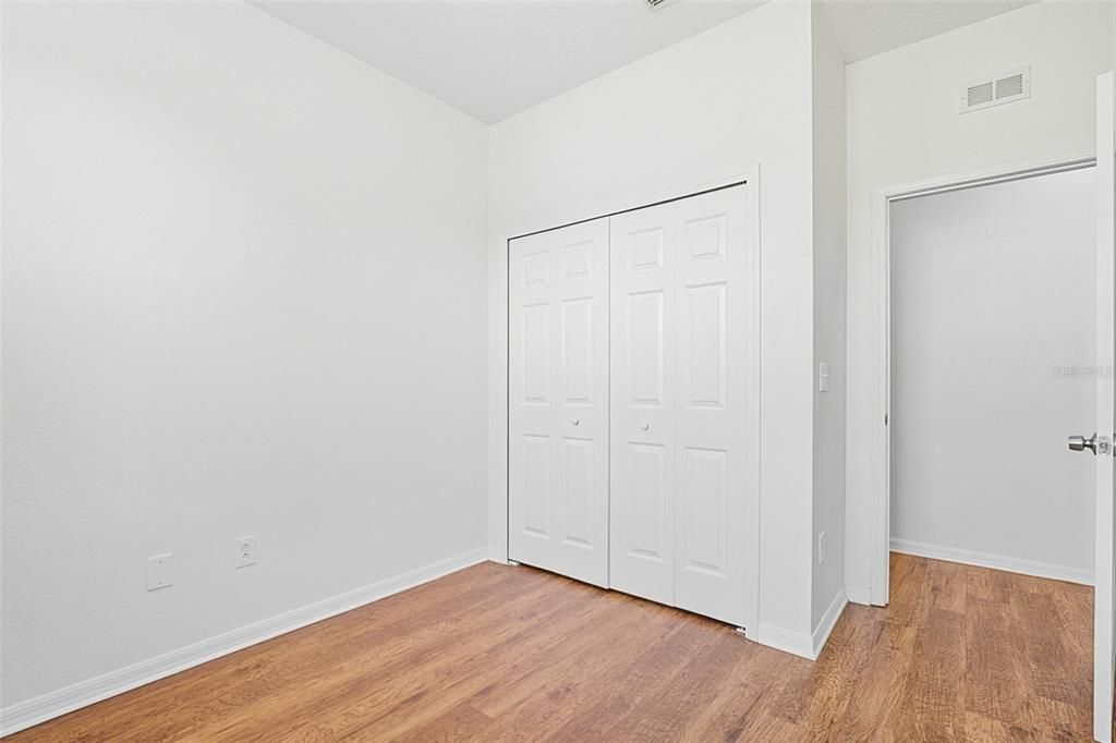 合同活跃: $284,900 (4 贝兹, 2 浴室, 1682 平方英尺)