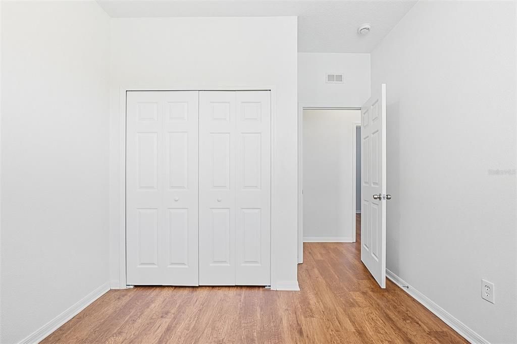 合同活跃: $284,900 (4 贝兹, 2 浴室, 1682 平方英尺)