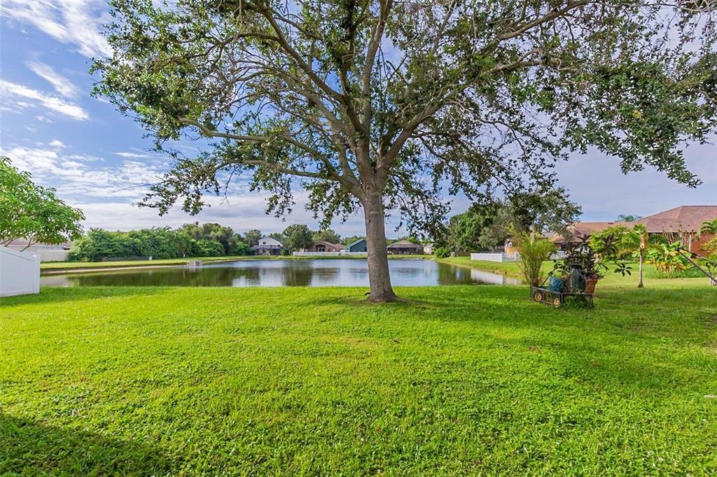 合同活跃: $284,900 (4 贝兹, 2 浴室, 1682 平方英尺)