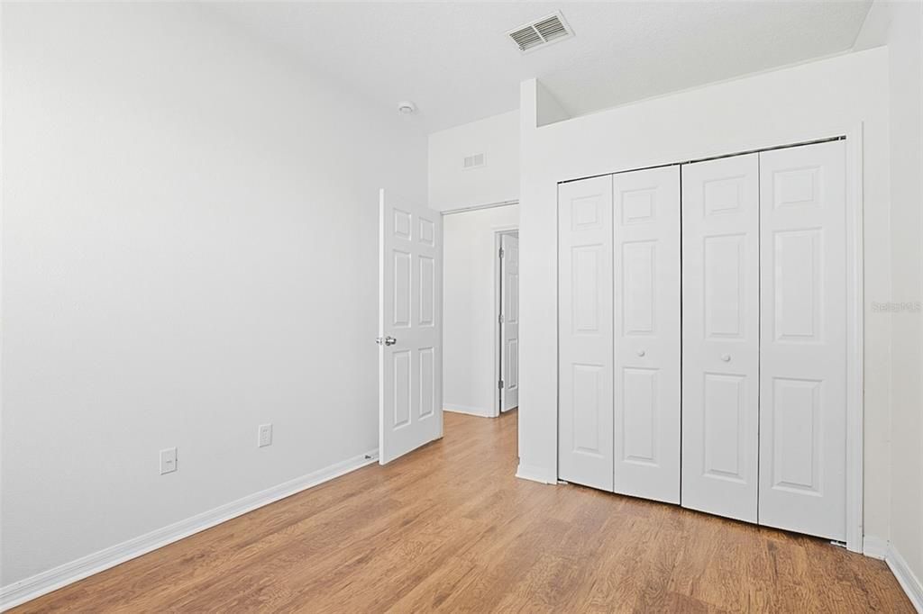 合同活跃: $284,900 (4 贝兹, 2 浴室, 1682 平方英尺)