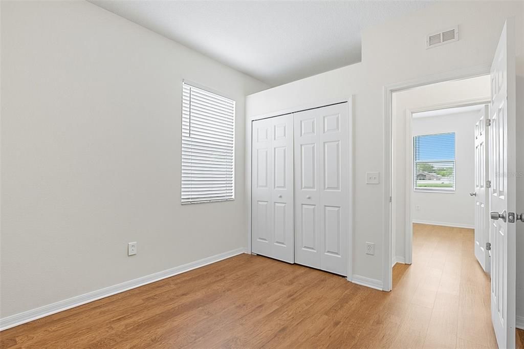 合同活跃: $284,900 (4 贝兹, 2 浴室, 1682 平方英尺)