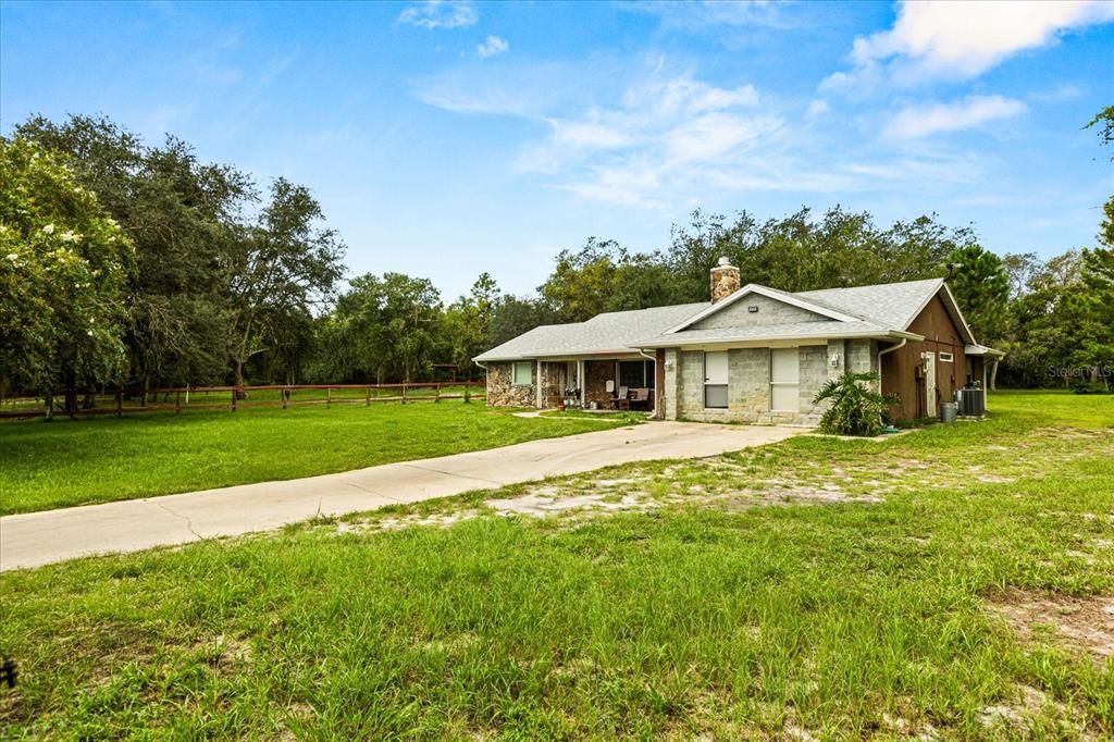 Под контрактом: $454,900 (3 спален, 2 ванн, 2214 Квадратных фут)