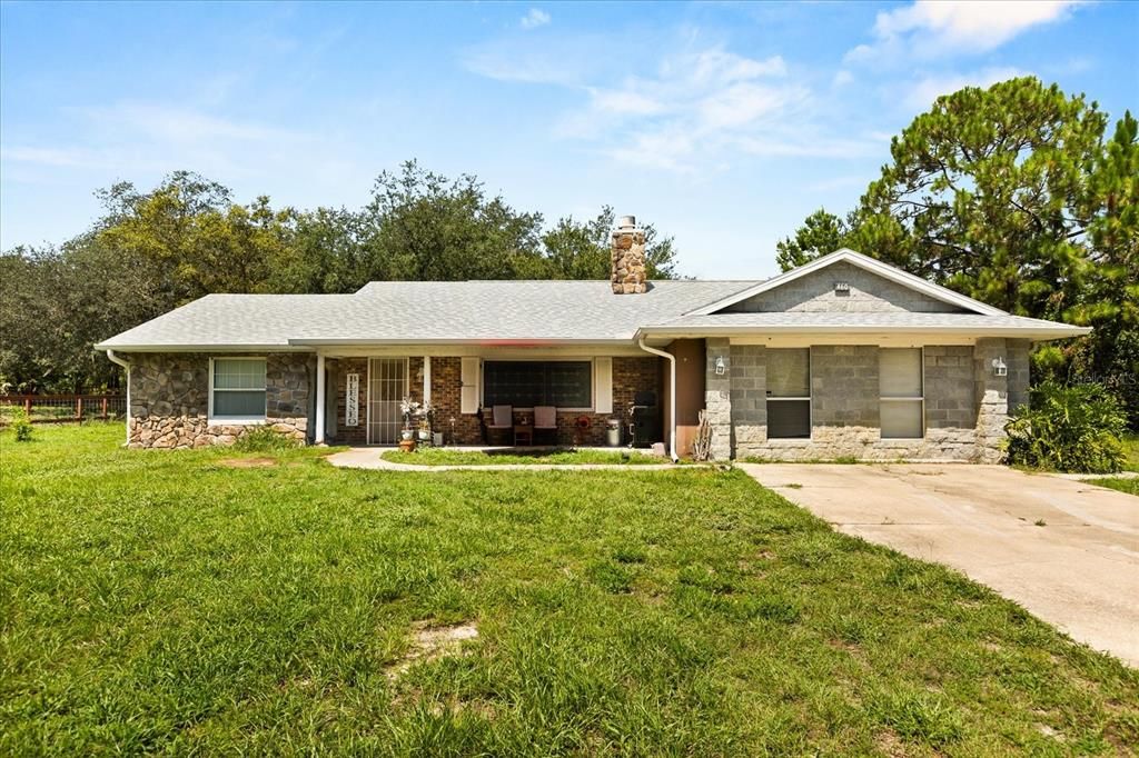 Под контрактом: $454,900 (3 спален, 2 ванн, 2214 Квадратных фут)