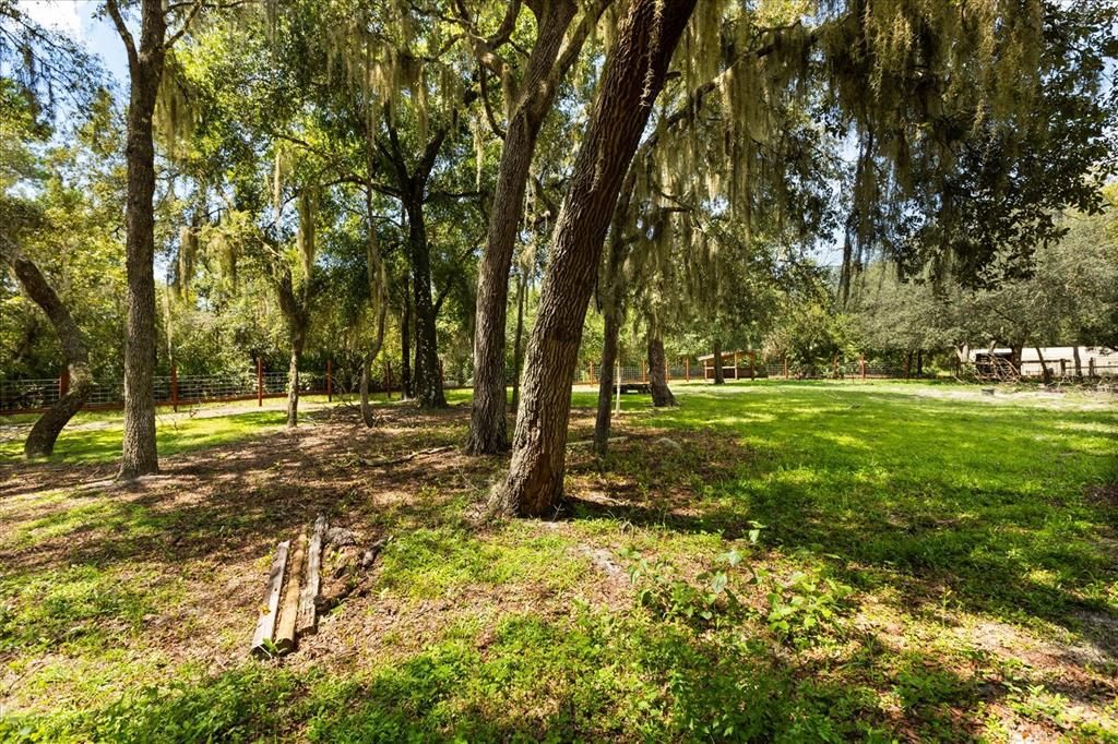 Под контрактом: $454,900 (3 спален, 2 ванн, 2214 Квадратных фут)