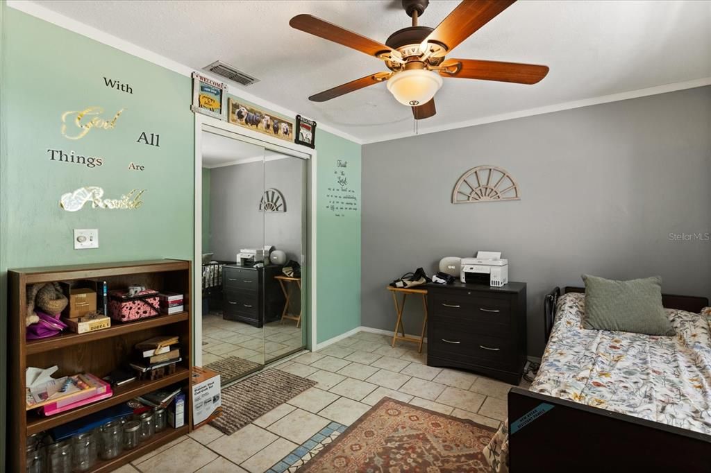 Под контрактом: $454,900 (3 спален, 2 ванн, 2214 Квадратных фут)