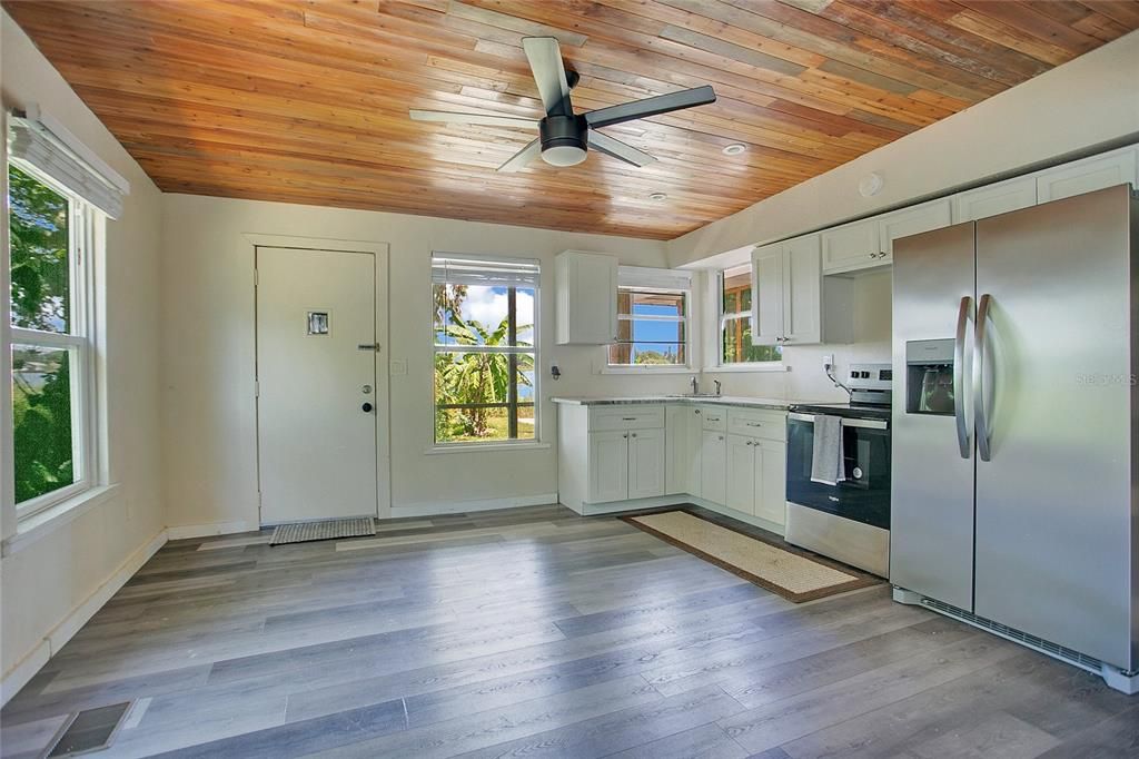 For Sale: $415,000 (3 beds, 3 baths, 2149 Square Feet)