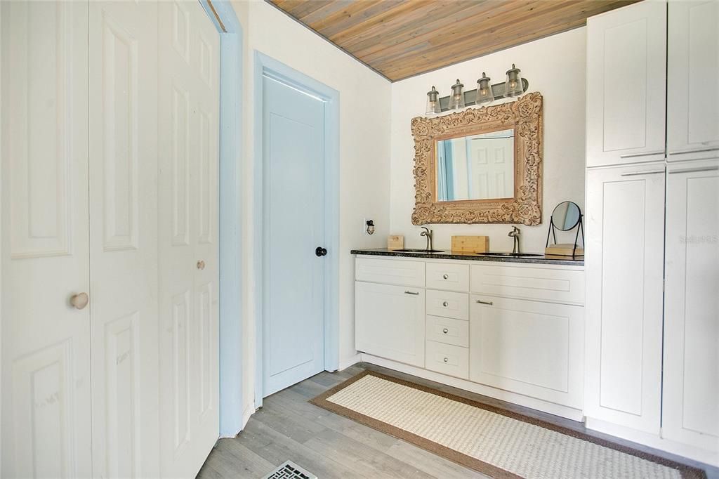 For Sale: $415,000 (3 beds, 3 baths, 2149 Square Feet)