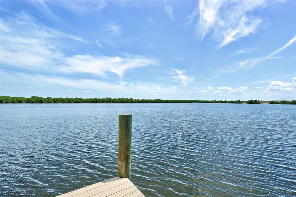 出租: $4,425 (4 贝兹, 2 浴室, 2349 平方英尺)