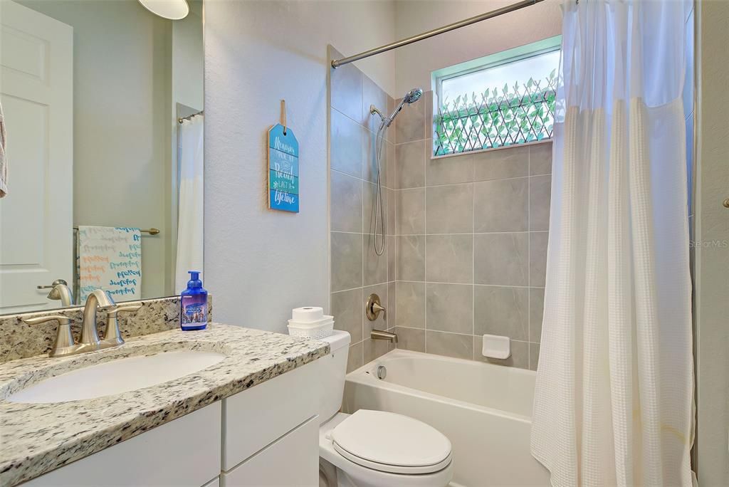 出租: $4,425 (4 贝兹, 2 浴室, 2349 平方英尺)