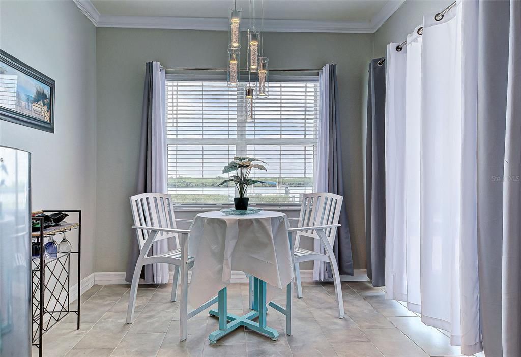 出租: $4,425 (4 贝兹, 2 浴室, 2349 平方英尺)