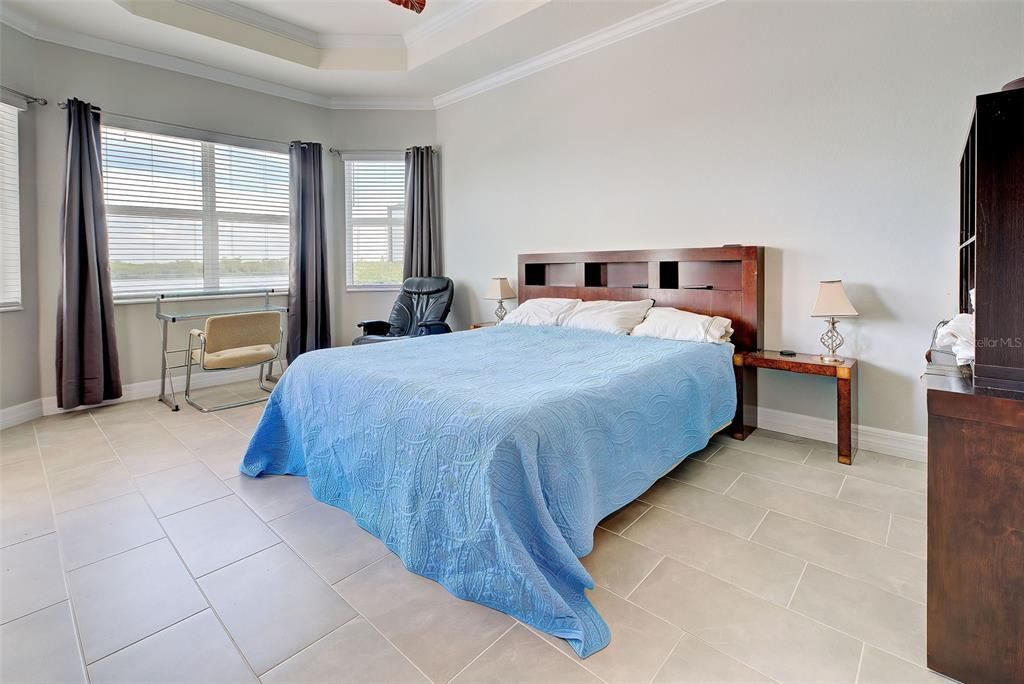 出租: $4,425 (4 贝兹, 2 浴室, 2349 平方英尺)