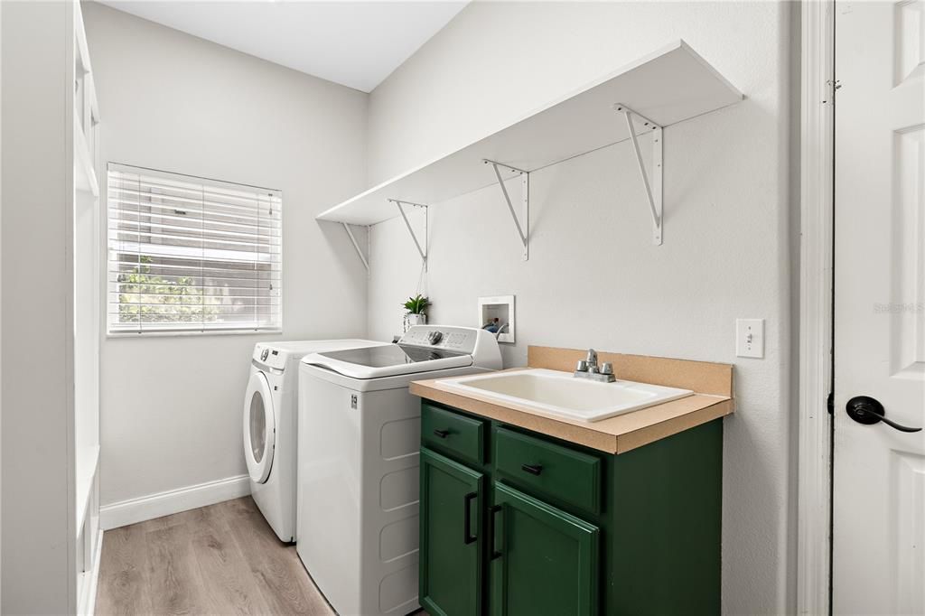 Active With Contract: $875,000 (5 beds, 2 baths, 3510 Square Feet)