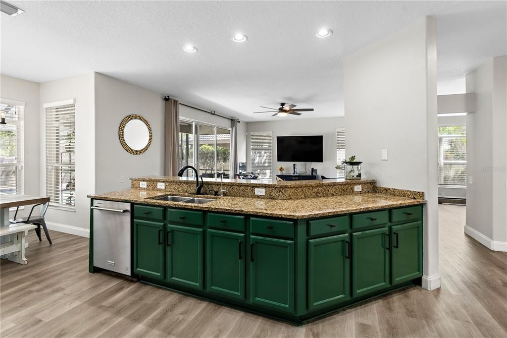 Active With Contract: $875,000 (5 beds, 2 baths, 3510 Square Feet)