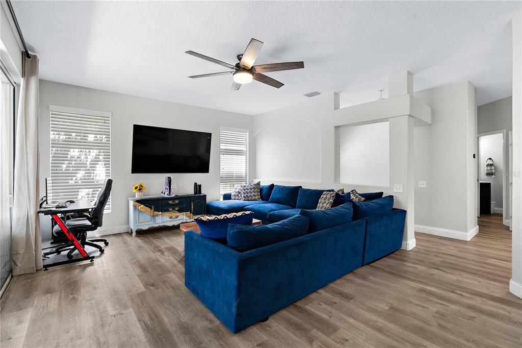 Active With Contract: $875,000 (5 beds, 2 baths, 3510 Square Feet)