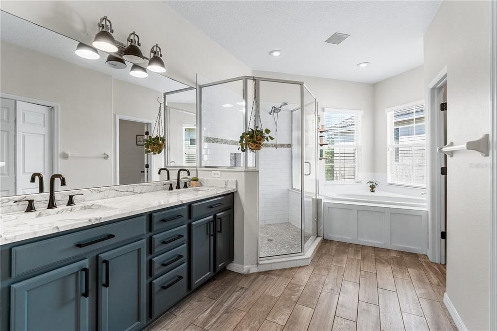 Active With Contract: $875,000 (5 beds, 2 baths, 3510 Square Feet)