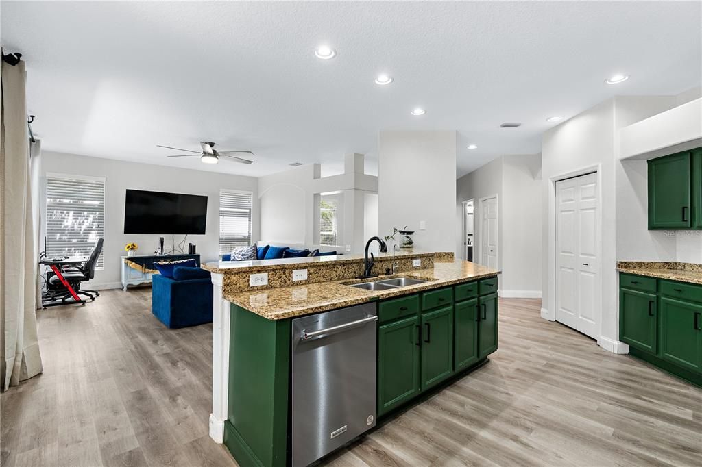 Active With Contract: $875,000 (5 beds, 2 baths, 3510 Square Feet)