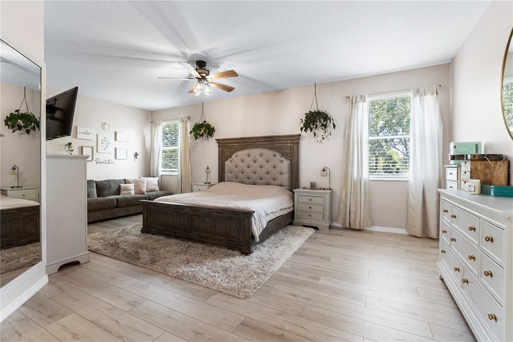 Active With Contract: $875,000 (5 beds, 2 baths, 3510 Square Feet)