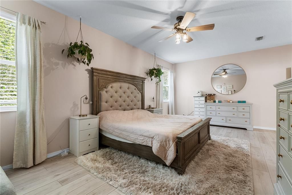 Active With Contract: $875,000 (5 beds, 2 baths, 3510 Square Feet)