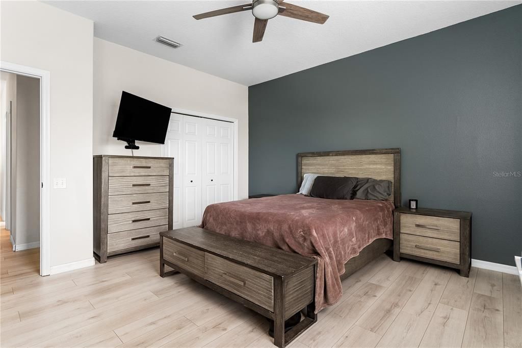 Active With Contract: $875,000 (5 beds, 2 baths, 3510 Square Feet)