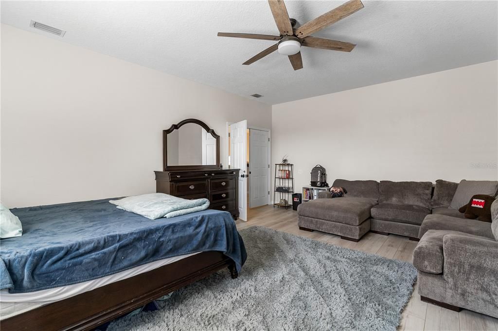 Active With Contract: $875,000 (5 beds, 2 baths, 3510 Square Feet)