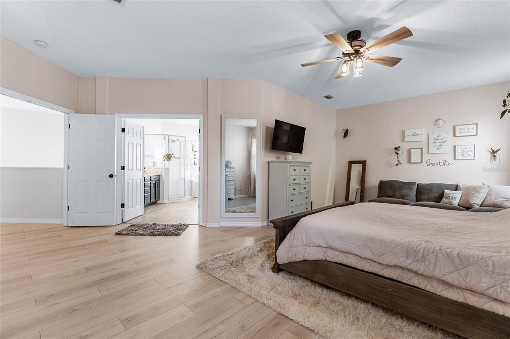 Active With Contract: $875,000 (5 beds, 2 baths, 3510 Square Feet)