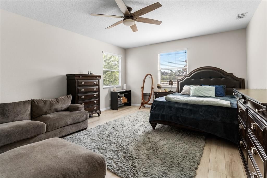 Active With Contract: $875,000 (5 beds, 2 baths, 3510 Square Feet)