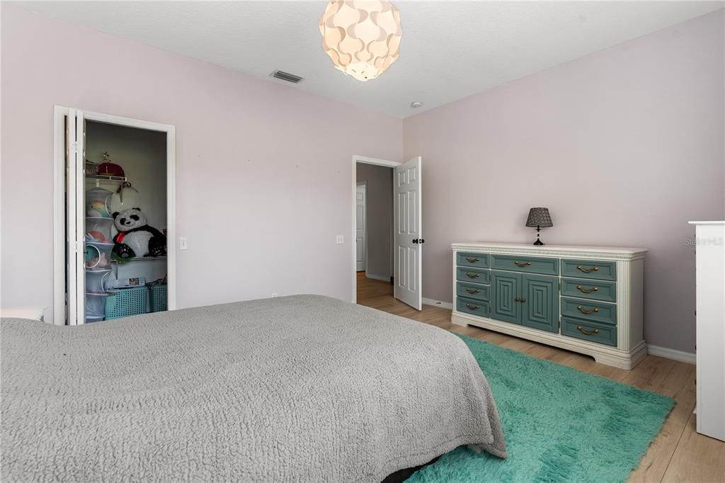 Active With Contract: $875,000 (5 beds, 2 baths, 3510 Square Feet)