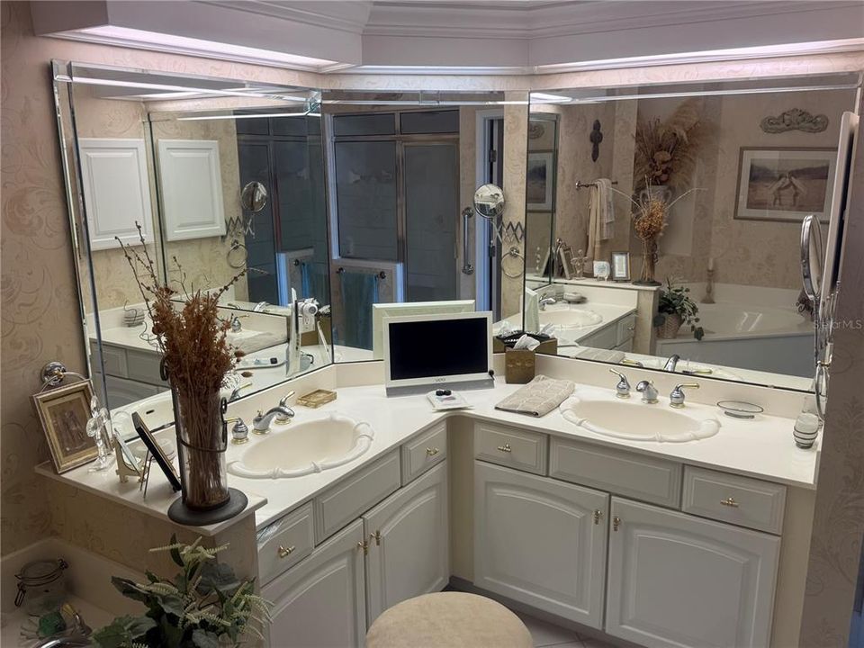 For Sale: $1,495,000 (3 beds, 3 baths, 1889 Square Feet)