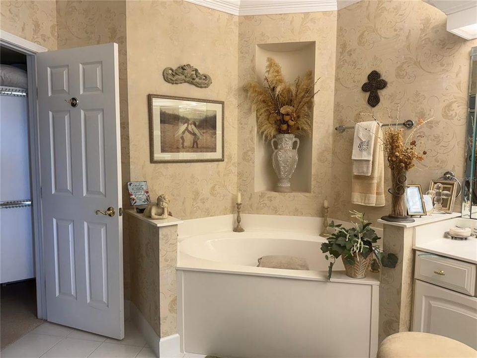 For Sale: $1,495,000 (3 beds, 3 baths, 1889 Square Feet)