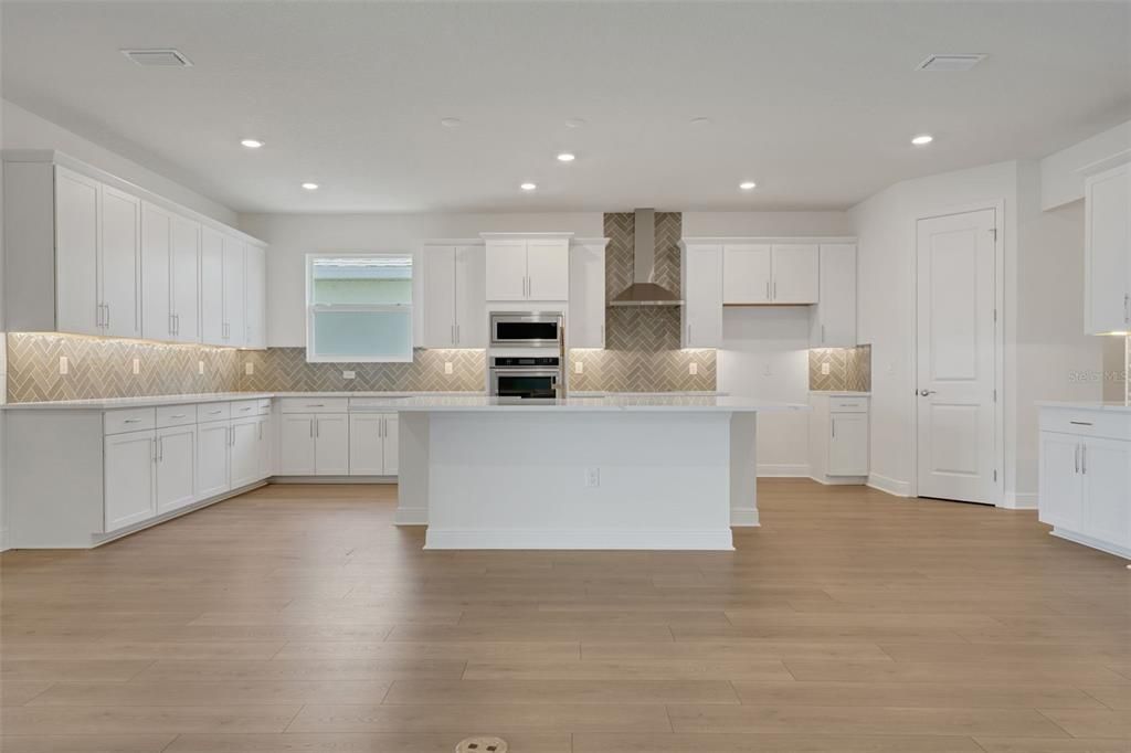 For Sale: $685,000 (4 beds, 4 baths, 3099 Square Feet)