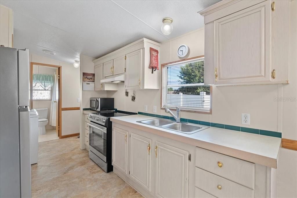 Active With Contract: $170,000 (2 beds, 2 baths, 1000 Square Feet)