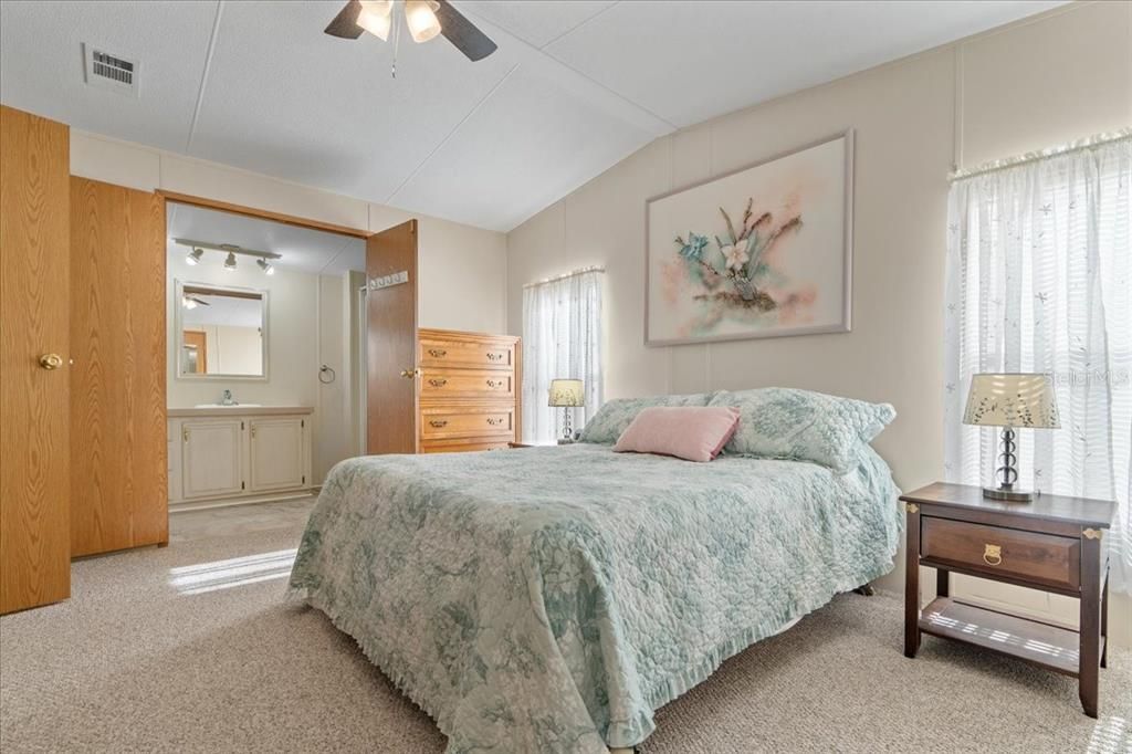 Active With Contract: $170,000 (2 beds, 2 baths, 1000 Square Feet)