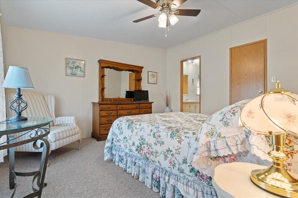 Active With Contract: $170,000 (2 beds, 2 baths, 1000 Square Feet)