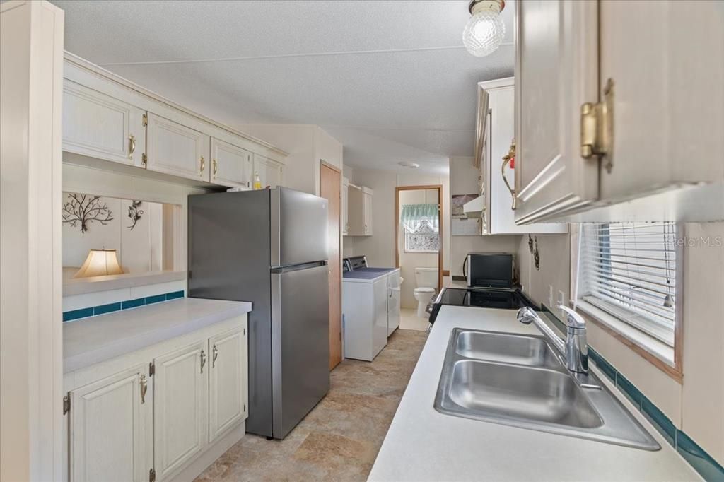 Active With Contract: $170,000 (2 beds, 2 baths, 1000 Square Feet)