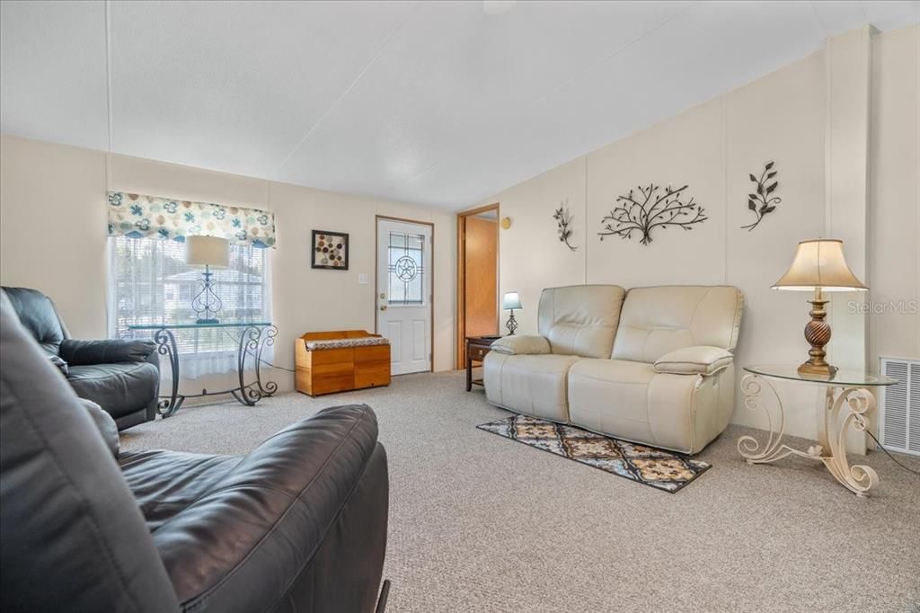 Active With Contract: $170,000 (2 beds, 2 baths, 1000 Square Feet)