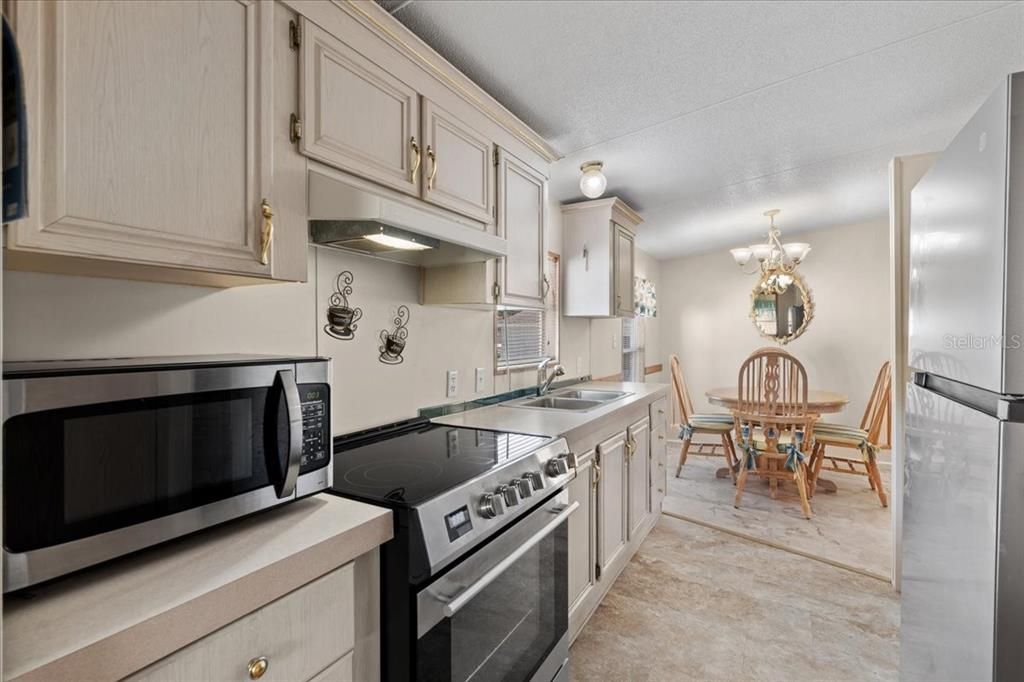 Active With Contract: $170,000 (2 beds, 2 baths, 1000 Square Feet)