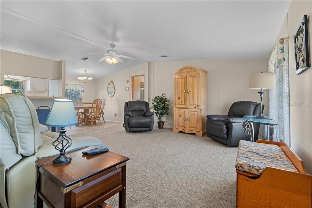 Active With Contract: $170,000 (2 beds, 2 baths, 1000 Square Feet)