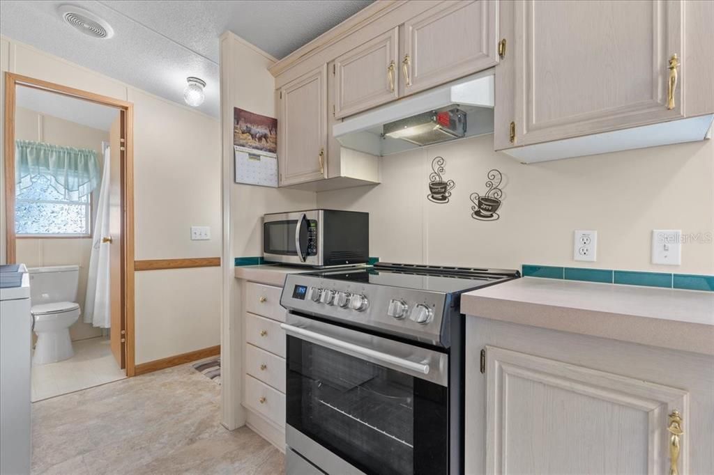 Active With Contract: $170,000 (2 beds, 2 baths, 1000 Square Feet)