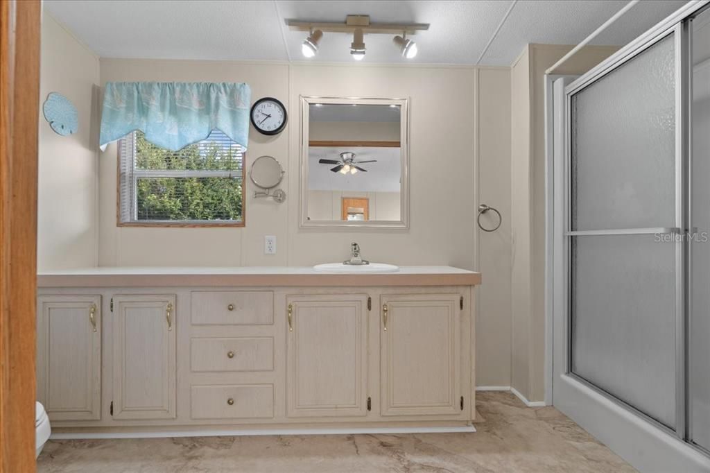 Active With Contract: $170,000 (2 beds, 2 baths, 1000 Square Feet)