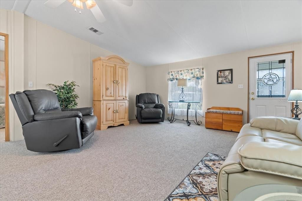 Active With Contract: $170,000 (2 beds, 2 baths, 1000 Square Feet)