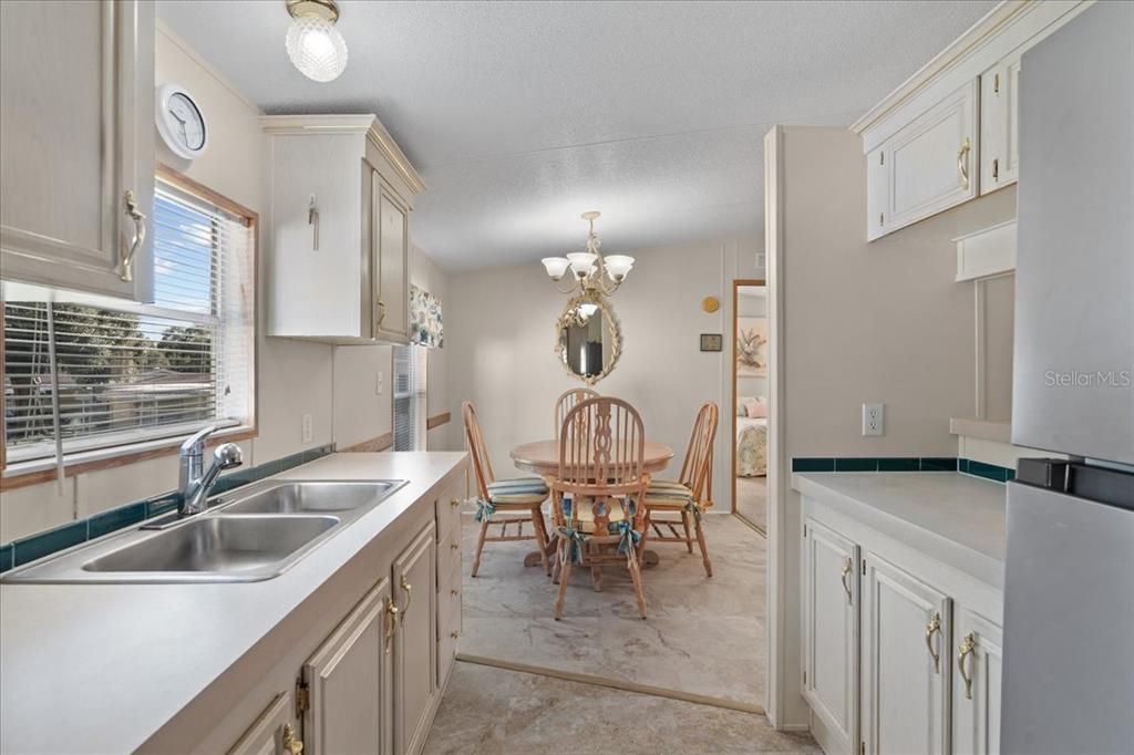 Active With Contract: $170,000 (2 beds, 2 baths, 1000 Square Feet)