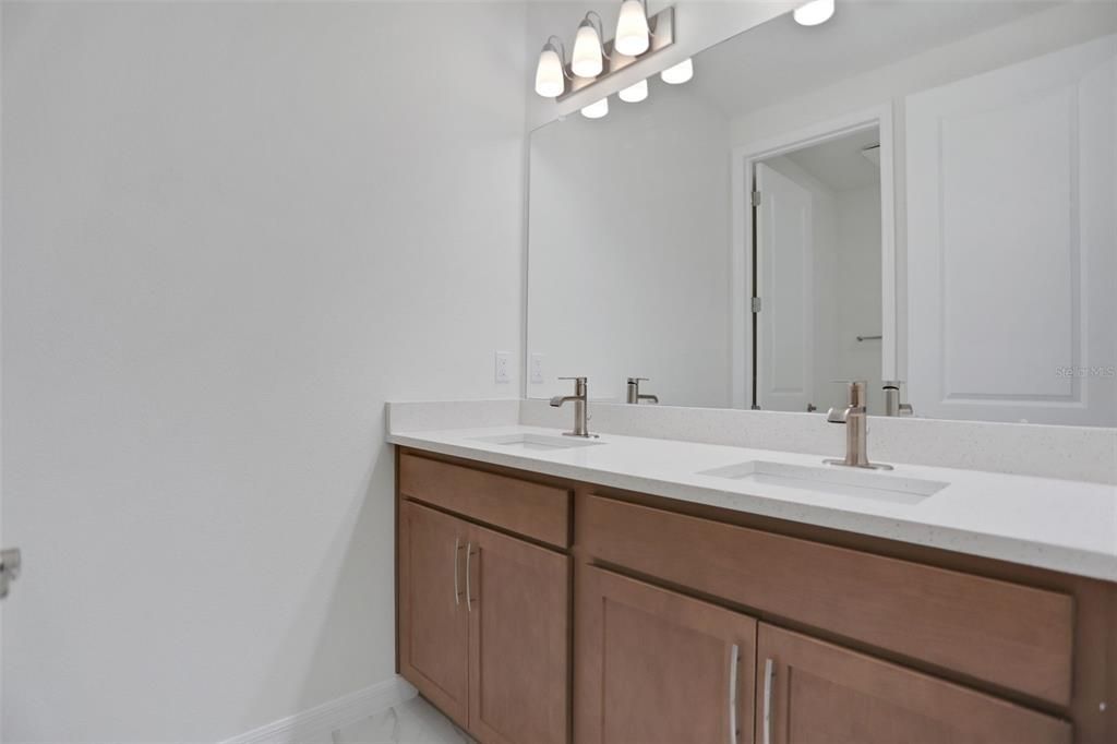 En Venta: $619,900 (6 camas, 3 baños, 3550 Pies cuadrados)