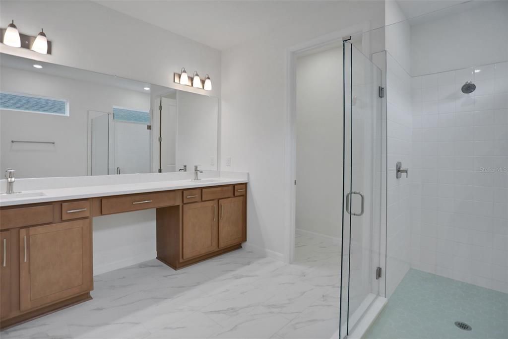 En Venta: $619,900 (6 camas, 3 baños, 3550 Pies cuadrados)